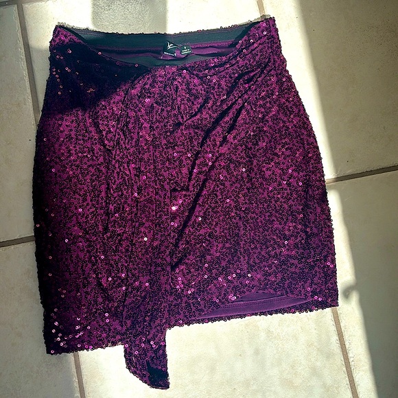 Windsor Sequins Mini Skirt - Picture 2 of 5